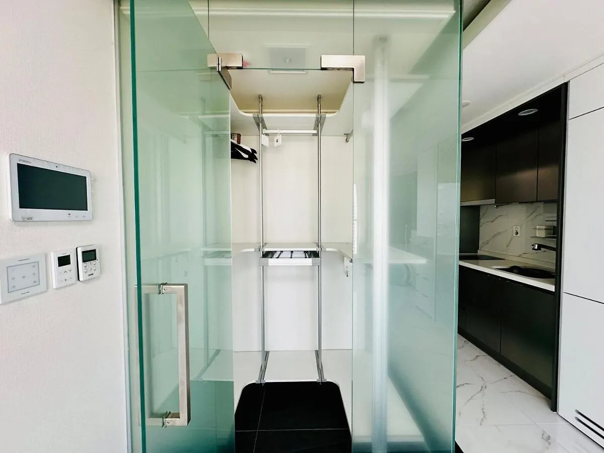 Cozy & Modern Apartment At The Beach Busan 0*,