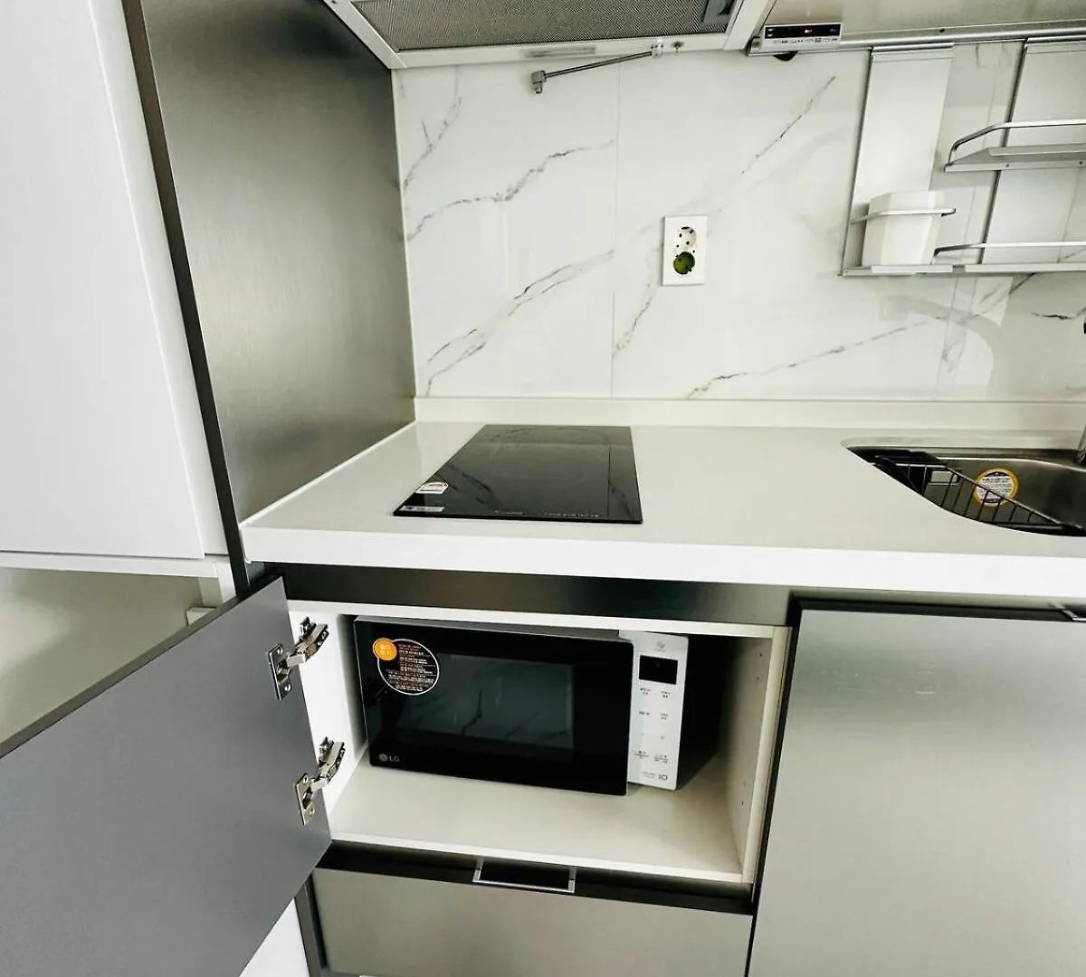 Cozy & Modern Apartment At The Beach Busan 0*,  South Korea
